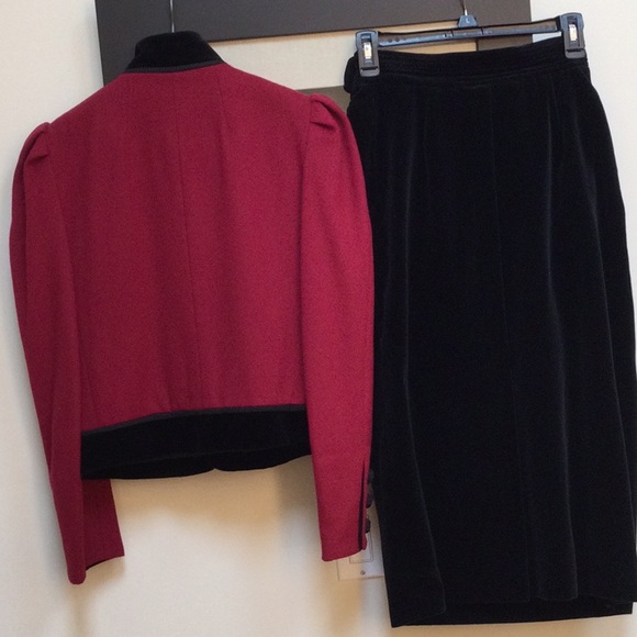 Vintage 2Pc. Don Sayres Red Wool w Black Velvet Trim & Black Velvet Skirt - Picture 2 of 11